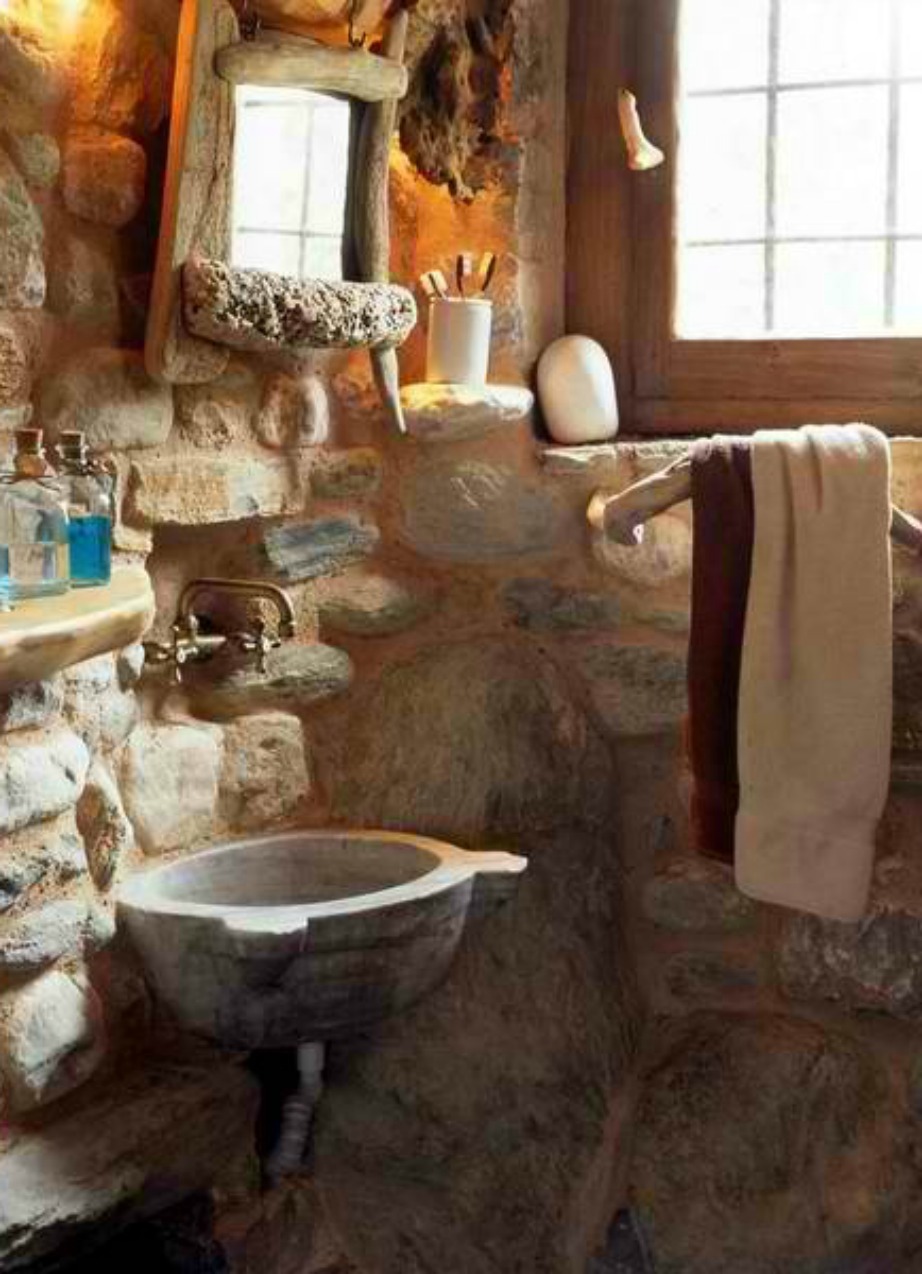 Δείτε πόσο όμορφο δείχνει αυτό το μπάνιο που είναι χτισμένο με πέτρα.