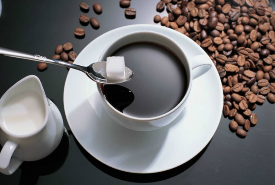 Σταματήστε να βάζετε ζάχαρη στον καφέ σας. Πρόκειται για μια πραγματικά κακή συνήθεια. 