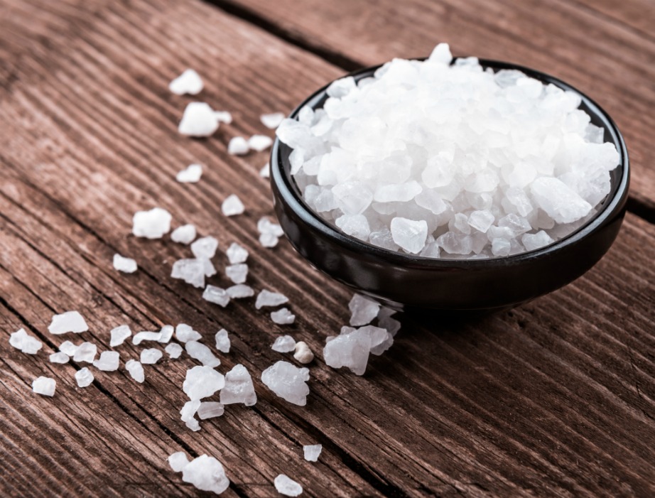 Το χοντρό αλάτι είναι ο σύμμαχος που ψάχνατε ενάντια σε υγρασία και μούχλα.