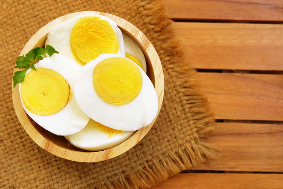 δίαιτα αυγών Η πρέσα πάγκου βοηθά στην απώλεια λίπους στο στήθος