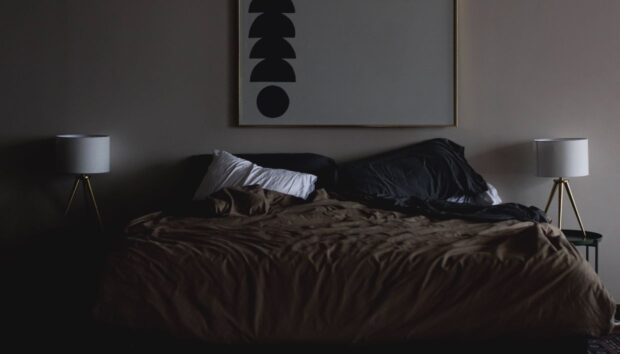Μαύρο Κρεβάτι: Ιδέες για να Διακοσμήσετε τον Χώρο σας Γύρω από Αυτό