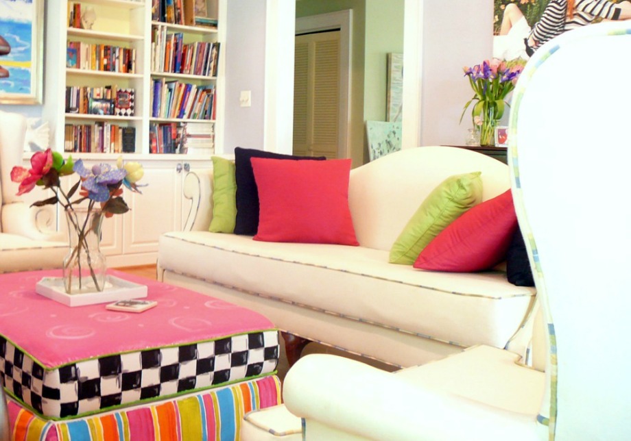 Τα μαξιλάρια προσθέτουν στιλ, χρώμα και ένταση στο σαλόνι σας