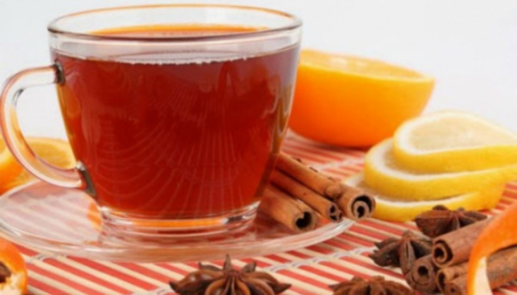 Αδυνατίστε πίνοντας λεμόνι με μέλι και κανέλα. Ρόφημα ζεστό ή κρύο