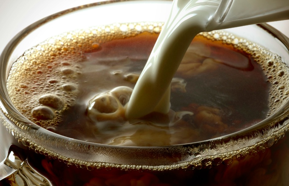 Το γάλα και η ζάχαρη χάνουν σιγά σιγά τη δημοτικότητά τους όσον αφορά τον  συνδυασμό τους με καφέ