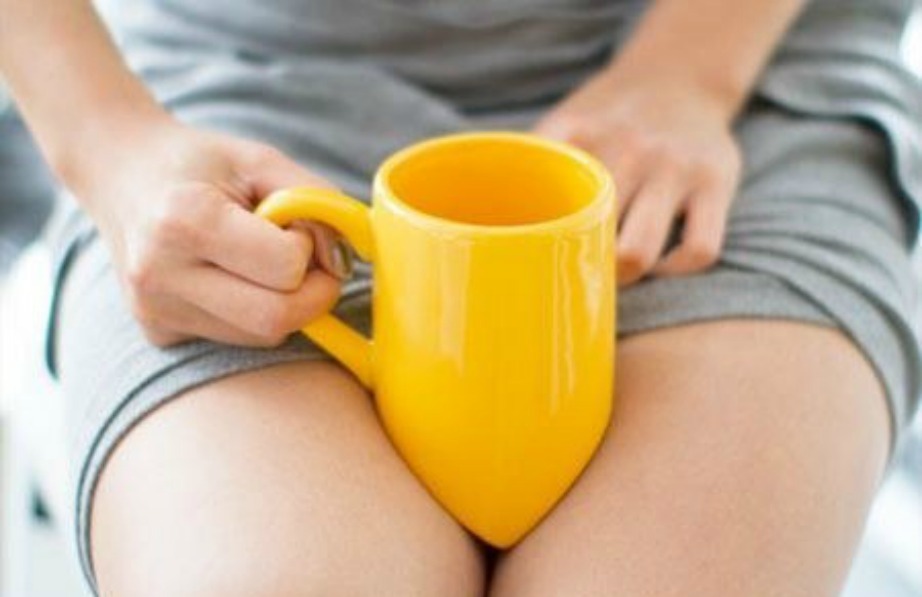 Αν έχετε συνηθίσει να ακουμπάτε τον καφέ στα πόδια σας, τότε αυτή η κούπα είναι ό,τι πρέπει για εσάς.