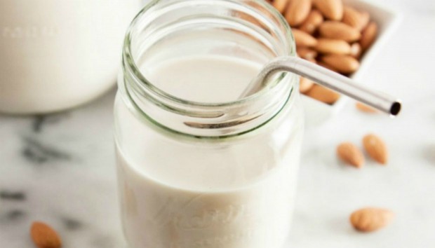 Γάλα Αμυγδάλου: είναι το Νέο Superfood; Δείτε πώς θα το Φτιάξετε!
