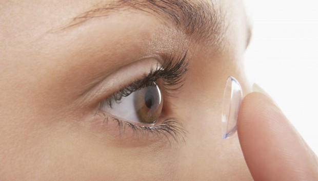 6 Beauty Tips για Εσάς που Φοράτε Φακούς Επαφής