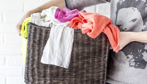 6 Λάθη που δεν Γνωρίζετε ότι Κάνετε όταν Πλένετε τα Ρούχα