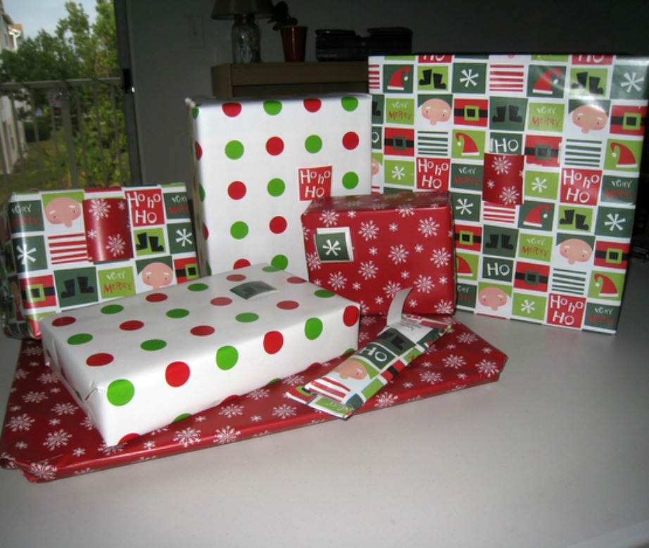 Μην τυλίγετε τα χριστουγεννιάτικα δώρα με το ίδιο χαρτί όπως τυλίγετε τα υπόλοιπα δώρα.
