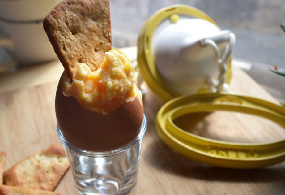 Έχετε φάει ποτέ βραστό αυγό... ομελέτα; Με το Golden Goose αυτό είναι εφικτό.