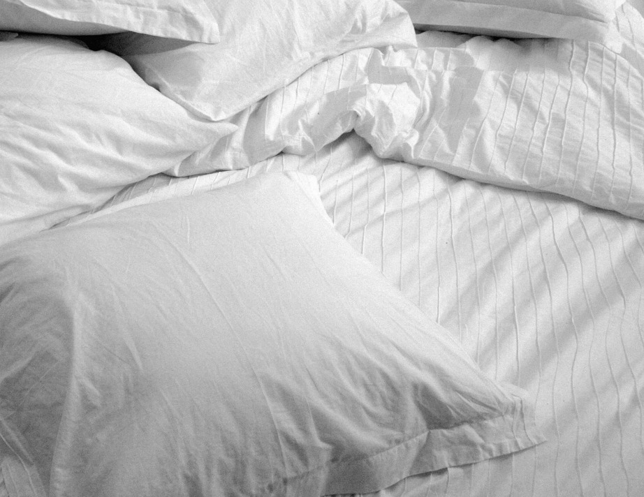 Αν δεν πλένετε τα μαξιλάρια σας τακτικά τότε κινδυνεύετε από αρκετές ασθένειες που δημιουργούνται λόγω έλλειψης καλού ύπνου.