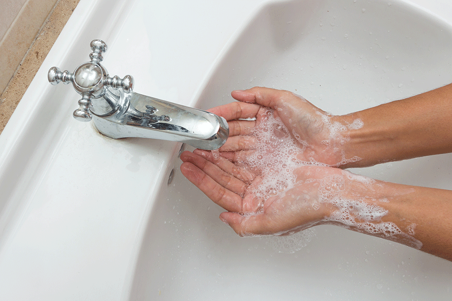Πλένουμε πάντα τα χέρια με σαπούνι. 