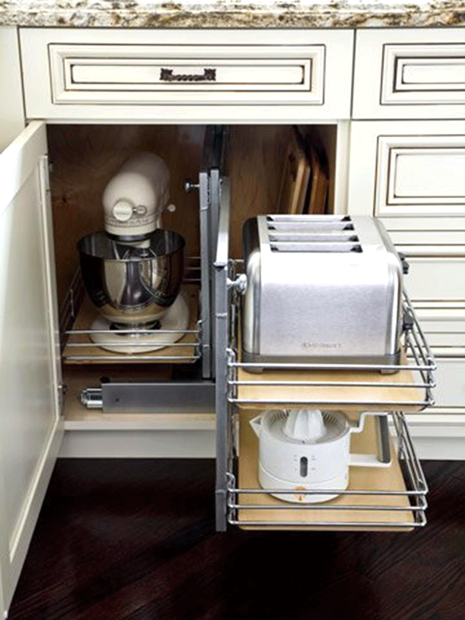 Μαζεύοντας όλες τις μικροσυσκευές σε ένα ντουλάπι η κουζίνα σας θα φαίνεται μεγαλύτερη. 