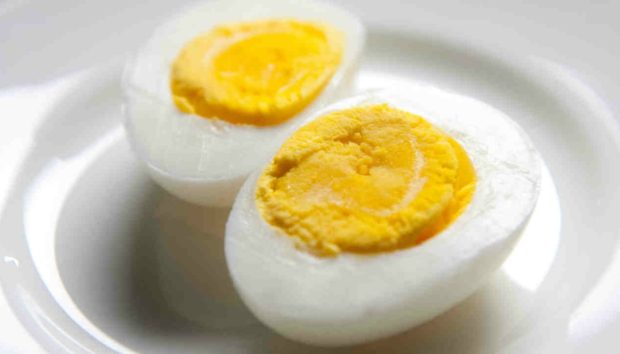 Καθαρίστε με μια Κίνηση τα Βραστά Αυγά (+ 5 Άλλα Κόλπα που Πρέπει να Ξέρετε)!