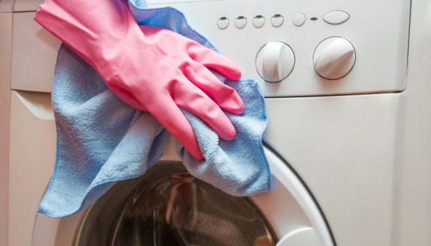 Απολύμανση Πλυντηρίου: Δείτε πώς θα την Κάνετε Γρήγορα (+Tips για το Πλύσιμο των Ρούχων)