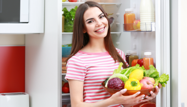 Αυτά τα 5 Tρικς θα σας Βοηθήσουν να Έχετε σε Απόλυτη Τάξη το Ψυγείο σας