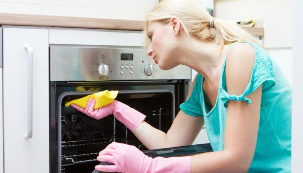 Μάθετε Πώς να Καθαρίζετε τον Φούρνο σας με τον πιο Αποτελεσματικό Τρόπο!