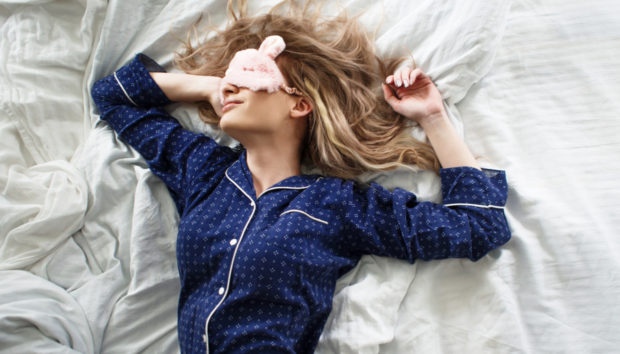 2 Τεχνικές για να σας Πάρει ο Ύπνος Μέσα σε 2 Λεπτά!