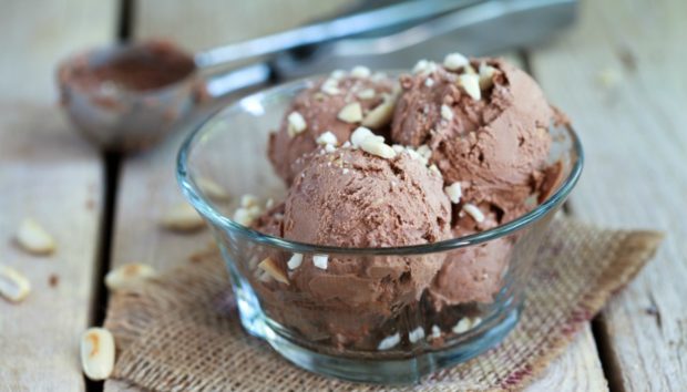 Εξαφανίστε τον Δύσκολο Λεκέ που Αφήνει το Παγωτό Σοκολάτας!
