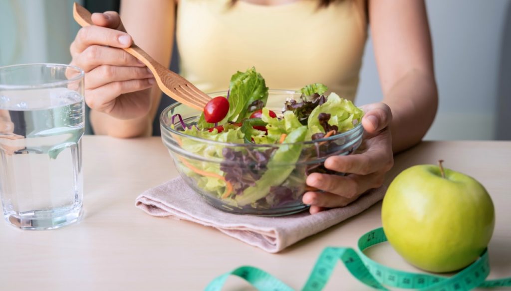 Χωρίς Δίαιτα: Ο Διατροφολόγος προτείνει 19 τροφές για να χάσεις λίπος και βάρος