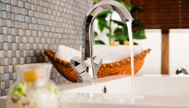 10+ Ιδέες που θα σας Πείσουν να Μεταμορφώσετε το Δικό σας «Βαρετό» Μπάνιο!