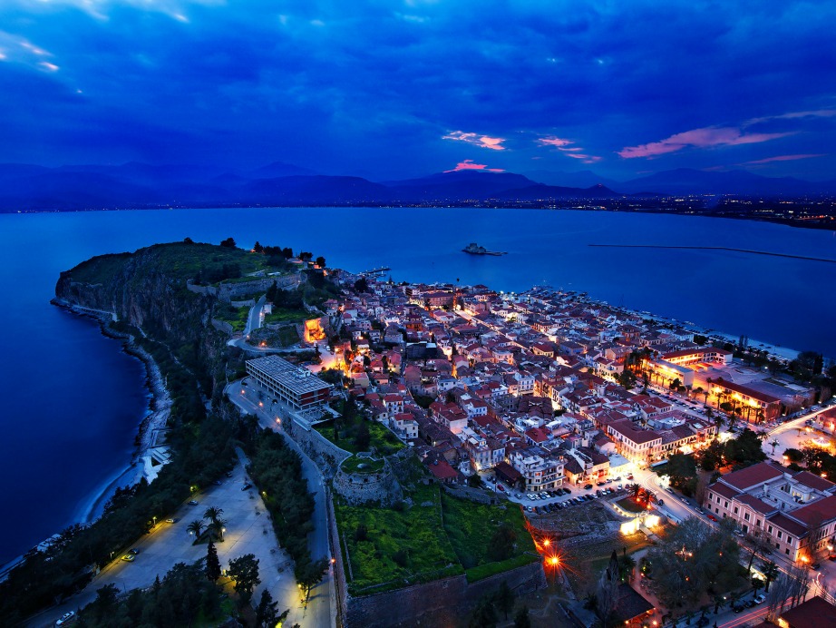 Το Ναύπλιο ή Ανάπλι είναι πόλη της Πελοποννήσου, πρωτεύουσα του Νομού Αργολίδας και ο κυριότερος λιμένας της ανατολικής Πελοποννήσου.