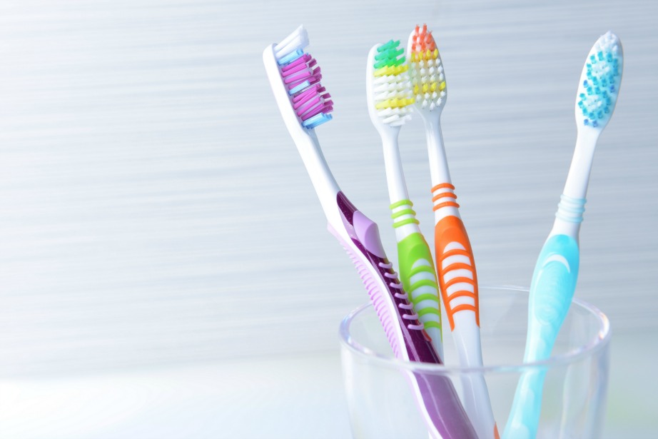 Πριν χρησιμοποιήσετε την οδοντόβουρτσά σας φροντίστε να την έχετε καθαρίσει σωστά.