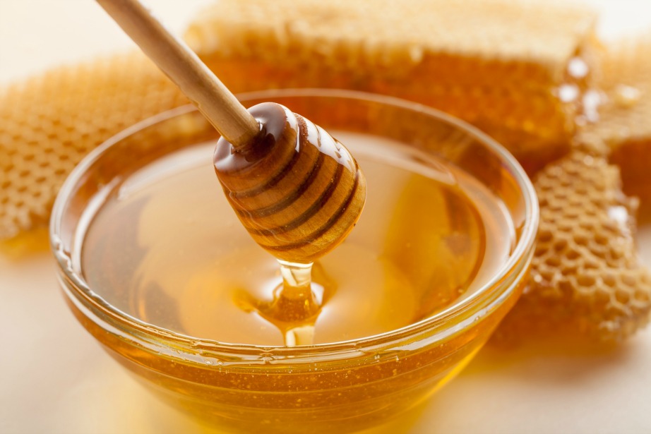 Χάρη στις ιδιότητές του, το μέλι θα κάνει καλό στην επιδερμίδα σας.