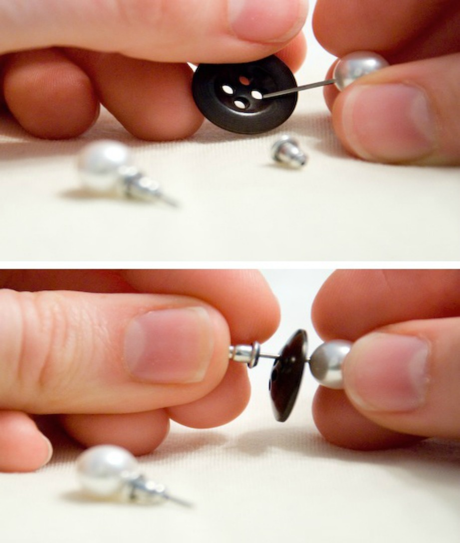 Περάστε από ένα κουμπί τα σκουλαρίκια σας για να μην τα χάνετε!