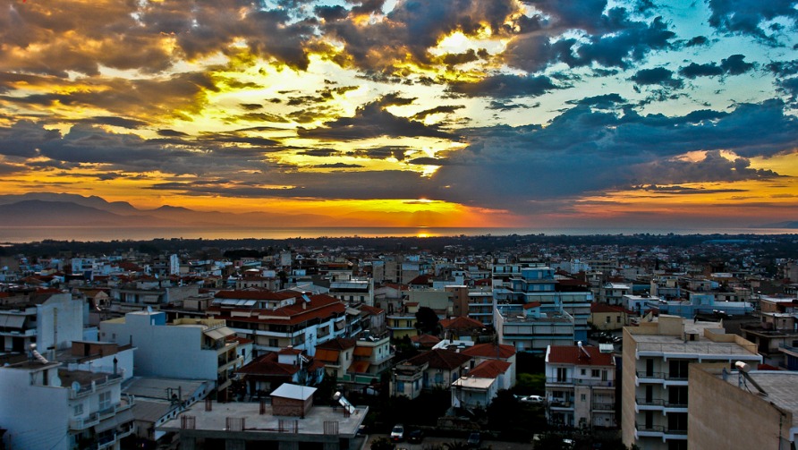 Το Αίγιο είναι η δεύτερη μεγαλύτερη πόλη της Αχαΐας εξαιτίας της θέσης του είναι γνωστό ως μπαλκόνι του Κορινθιακού.