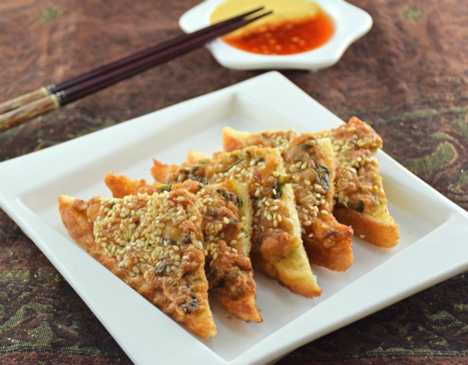 Το κινέζικο τοστ περιέχει μεταξύ άλλων χοιρινό, γαρίδες και μπόλικο σουσάμι.