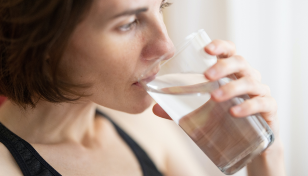 6 Τρόποι για να Πίνετε Περισσότερο Νερό