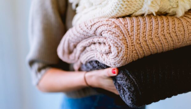 Πώς να Αποθηκεύσετε τα Χειμωνιάτικα Ρούχα Χωρίς να Κάνετε Δύσκολη τη Ζωή σας