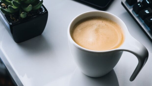 Γιατί δεν Πρέπει να Πίνετε Καφέ από τις Κούπες του Γραφείου
