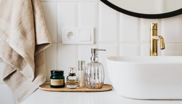 Μπάνιο: Τα 7 πιο Βρώμικα Σημεία του και πώς να τα Καθαρίσετε
