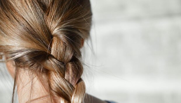 Θυροειδής: Τα Ύποπτα Σημάδια που Εκδηλώνονται στα Μαλλιά