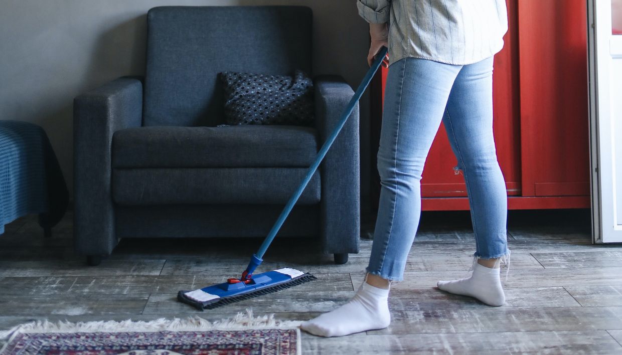 Σφουγγάρισμα χωρίς Στρες: Συμβουλές για Ένα Λαμπερό και Καθαρό Σπίτι – …