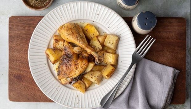 Κοτόπουλο Λεμονάτο Πεταλούδα με Πατάτες στον Φούρνο από τον Άκη Πετρετζίκη