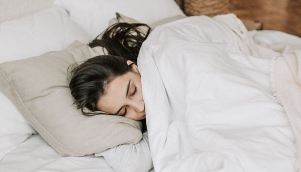 4 Βασικές Αλλαγές Ύπνου που Πρέπει να Κάνεις από Τώρα Ενόψει της Πτώσης της Θερμοκρασίας