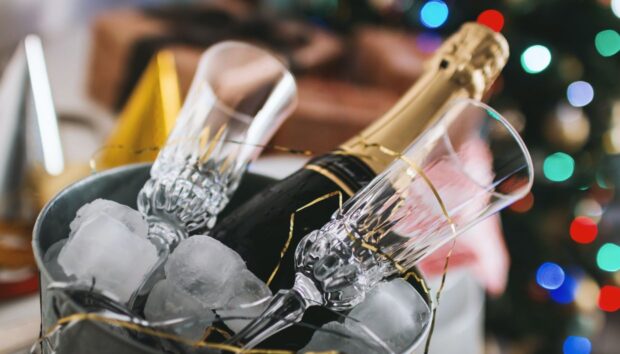 6 Tips για να Οργανώσετε το Απόλυτο Πρωτοχρονιάτικο Πάρτι