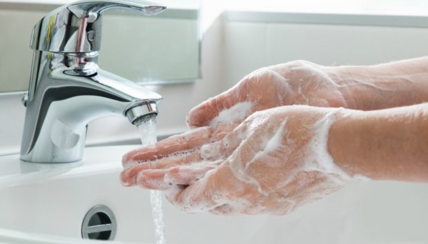 Μάλλον Πλένετε με Εντελώς Λάθος Τρόπο τα Χέρια σας, Σύμφωνα με Νέα Έρευνα