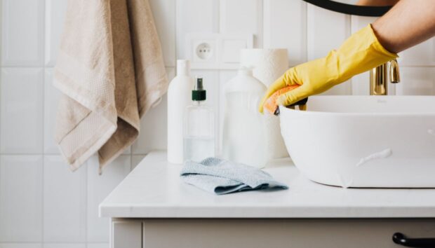 Πώς να Καθαρίσετε το Σπίτι Πριν Φύγετε για Διακοπές