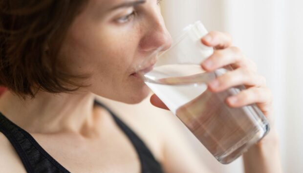 Τι Καλό θα σας Συμβεί αν Πίνετε 2 Λίτρα Νερό την Ημέρα