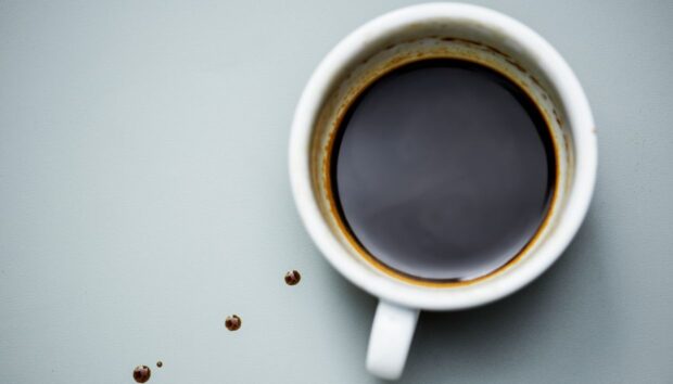 Πώς να Καθαρίσετε τους Λεκέδες του Καφέ από τα Φλυτζάνια σας