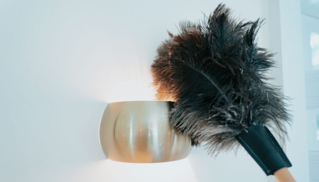 Πού Συγκεντρώνεται η Περισσότερη Σκόνη στο Σπίτι και Γιατί Δεν το Παρατηρείτε